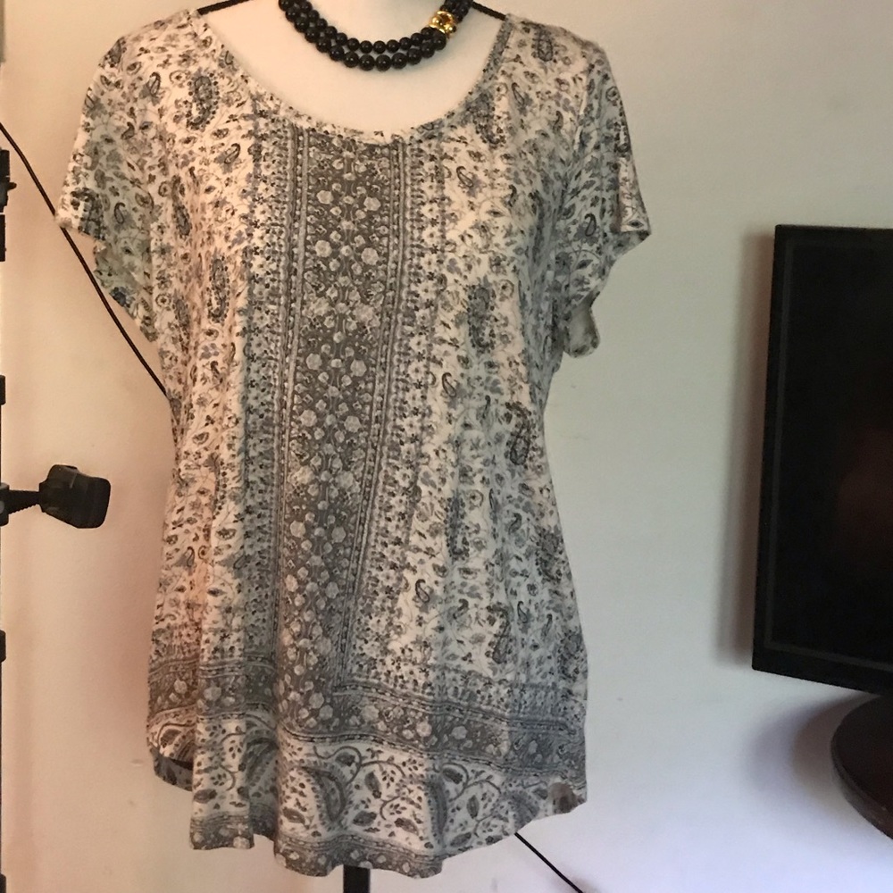 Lucky Brand Large T-shirt .  Blue floral